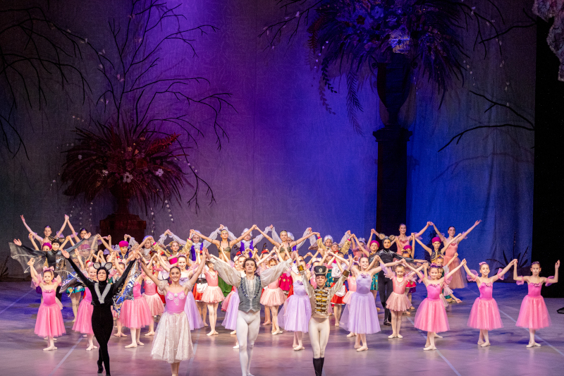 На сцене ТЮЗа им.А.А.Брянцева прошел показ балета «Щелкунчик».